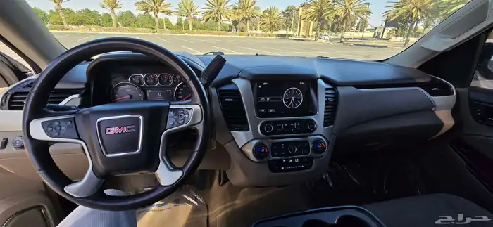 2016 black Yukon long version without 4WD 5