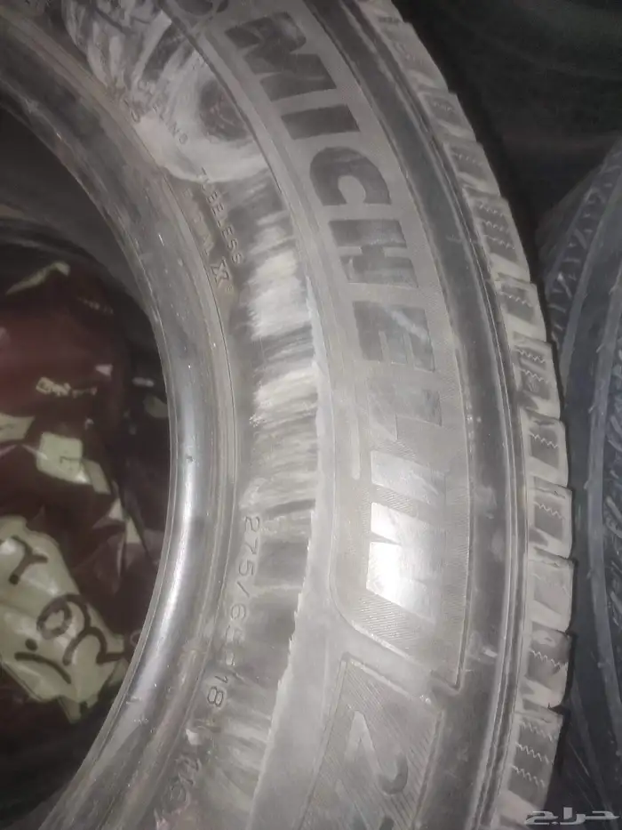 عندي 4 كفرات ميشلان مستعمل نظيف بسعر مناسب لسياره لاندكروزر 1