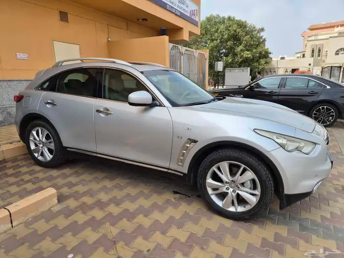 نيسان إنفينيتي QX70 2016 1