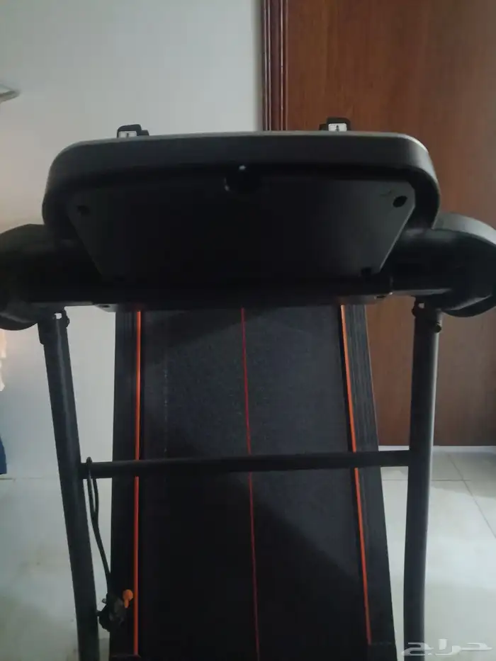 Treadmill used for two months with its oil 1