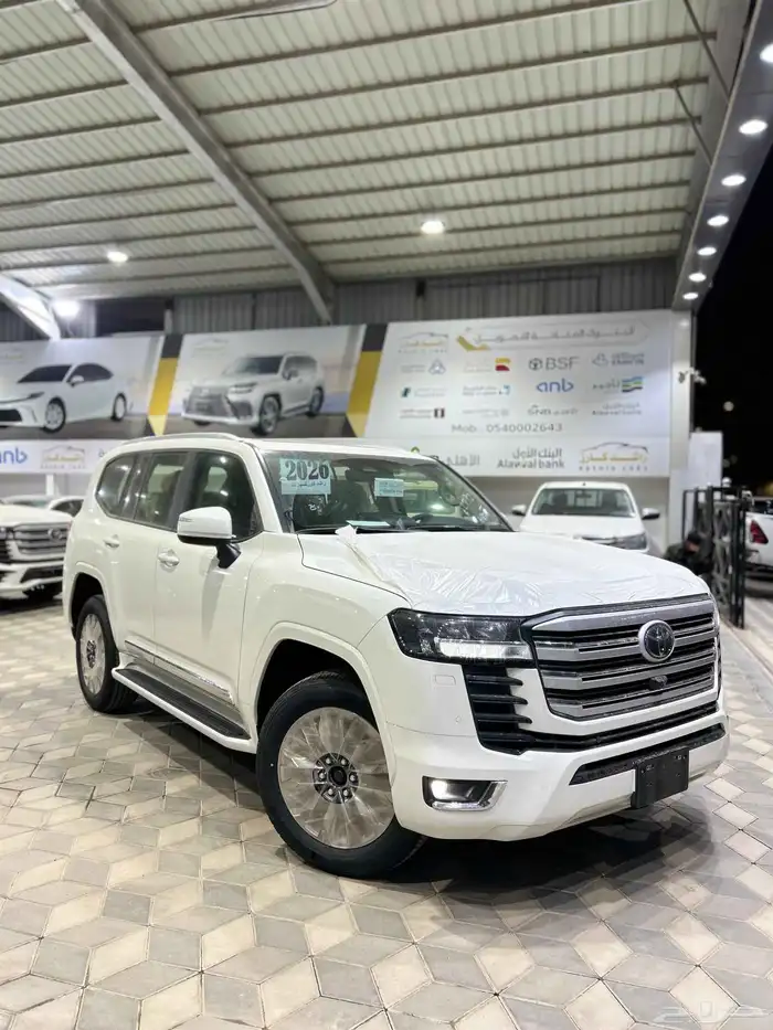 لاندكروزر جي اكس ار L3 بنزين سعودي اللون ابيض واسود 2026 2
