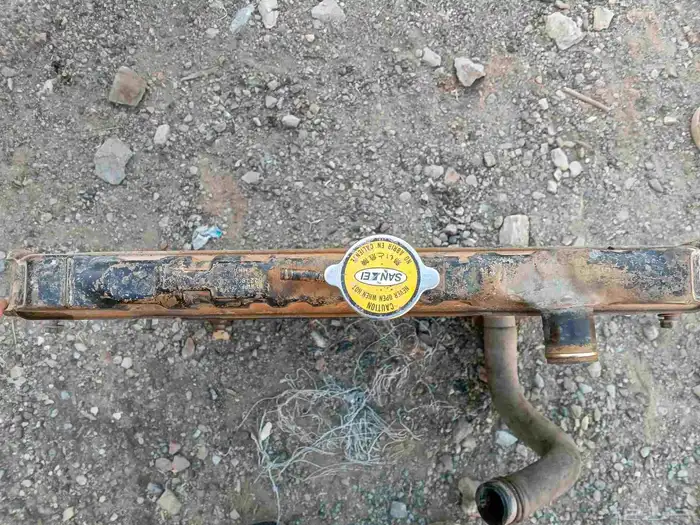 Hilux 78 radiator clean 3