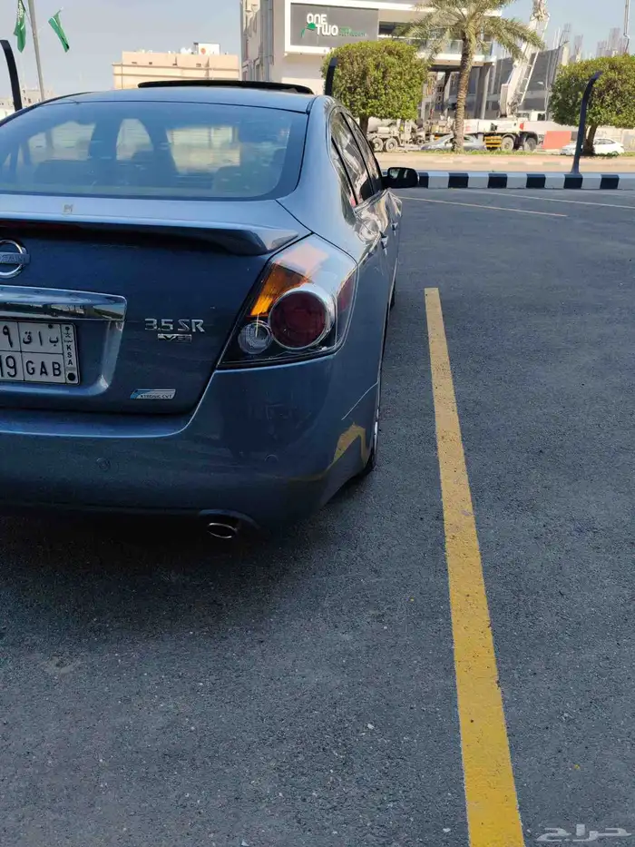 For sale Nissan Altima model 2010 18