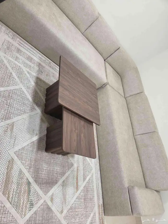 Very clean sofa for urgent sale 2