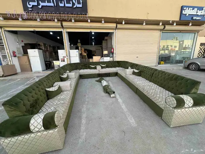 كنب متصل شبه الجديد يشمل الستاره 3