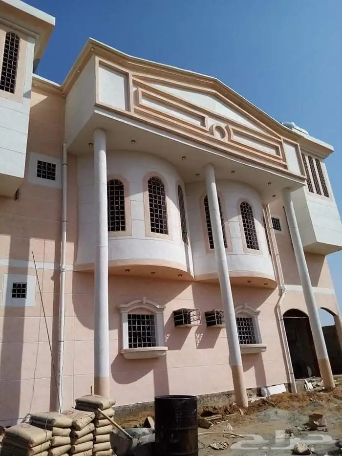 There are marble and broken works 7