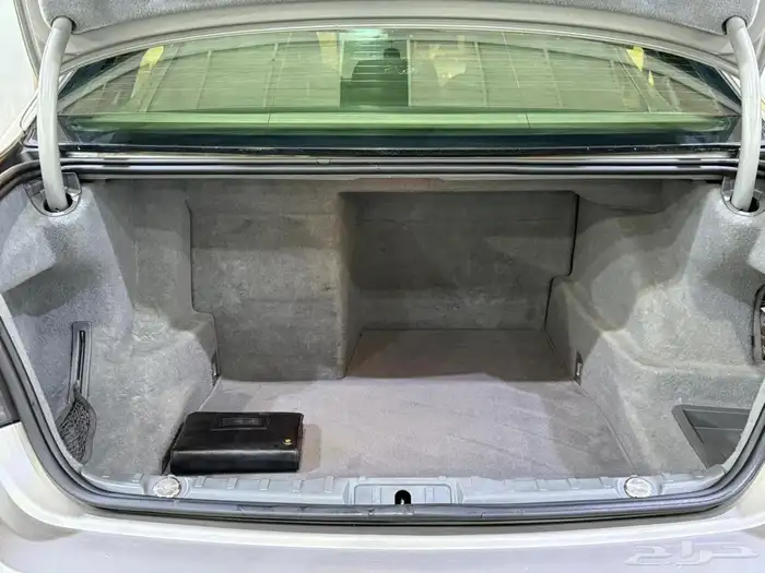 BMW 2012 740 in excellent condition 8