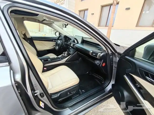 2015 Lexus IS in excellent condition and inspection ready 41