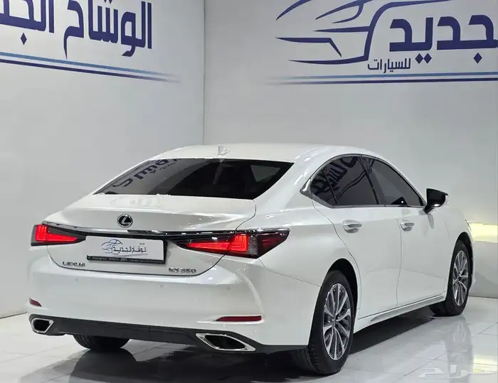 Lexus ES350 6000 km driven 2024 3