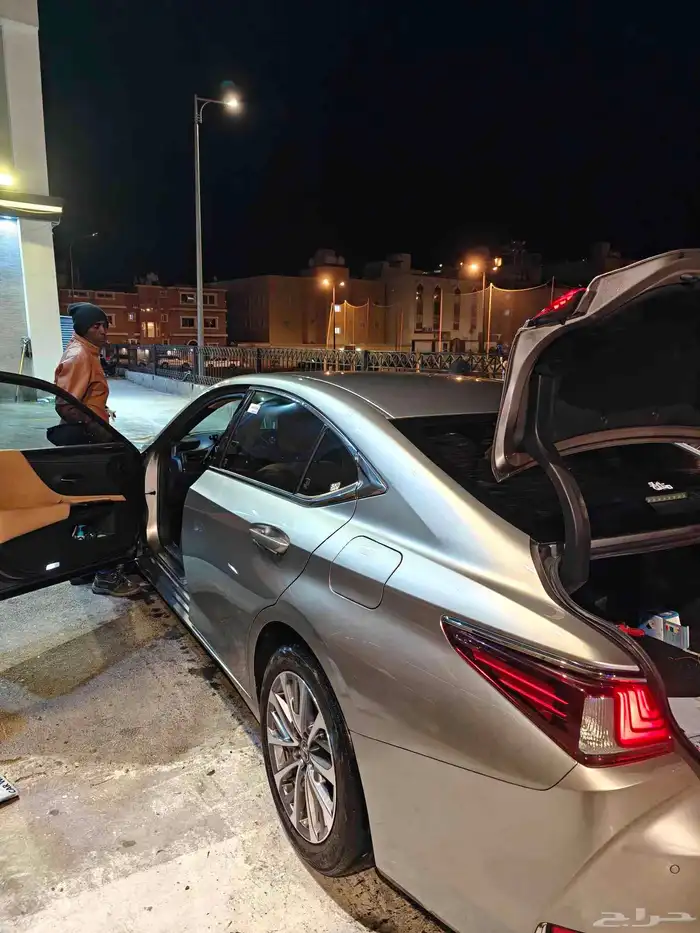 Lexus ES250 Model 2024 4