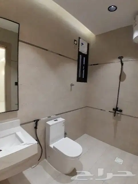 للبيع روف علوي مع ملحق تشطيب راقي احد رفيده حي النزهة 720الف 24