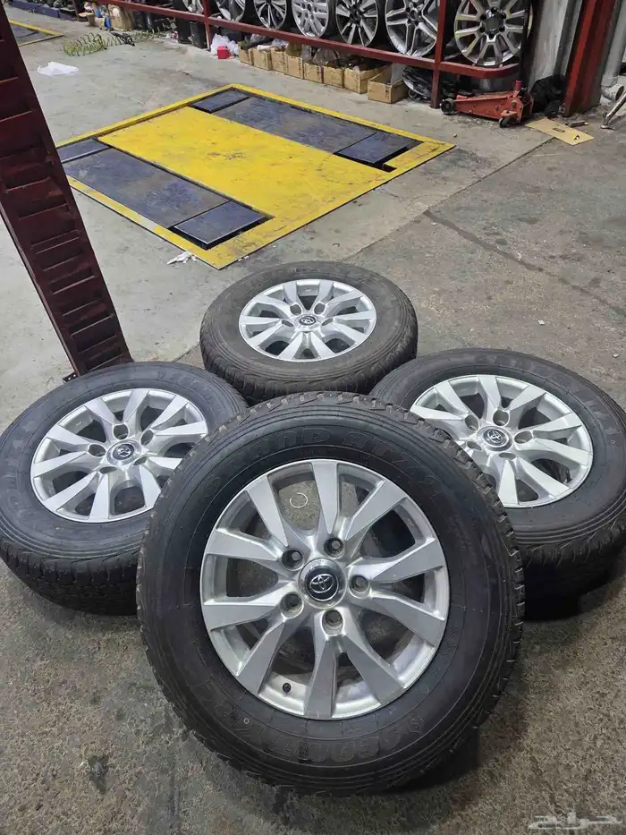 Land Cruiser 2020 original agency rims 18 with its tires 202 3