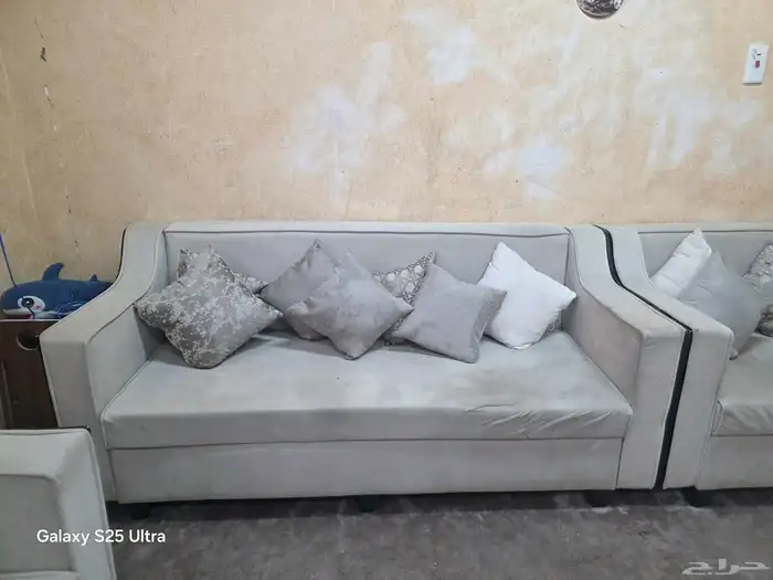 Original sofa final price 150 riyals number of sofas 4 and n 2