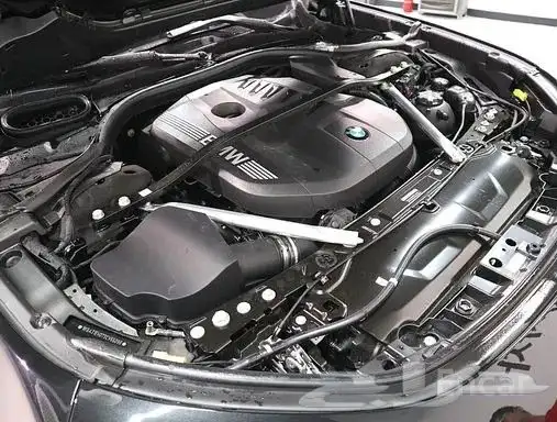 BMW 740i M Sport 5