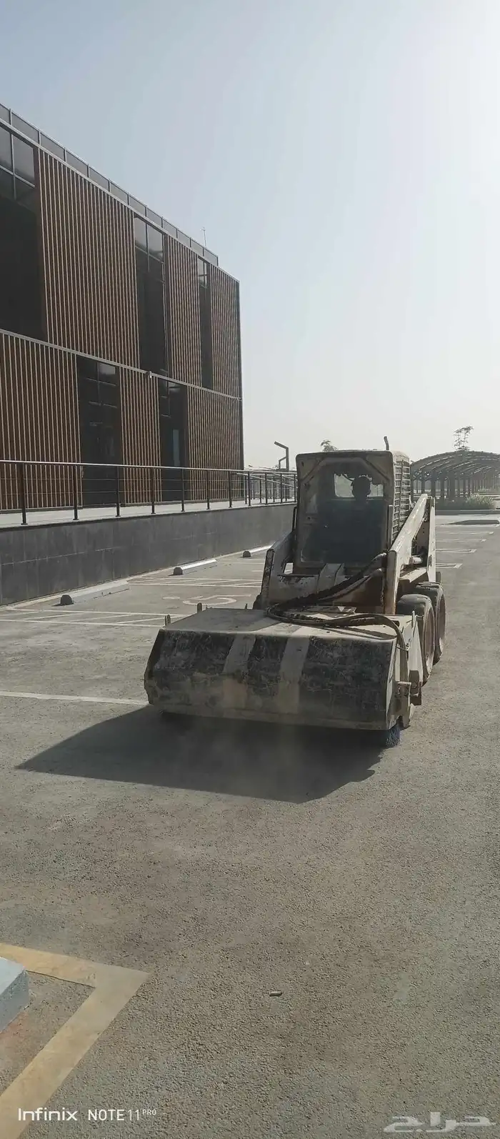 مكنسه بوبكات للاجار تنطيف طرق مشاريع ارصفه مصانع مستودعات 1