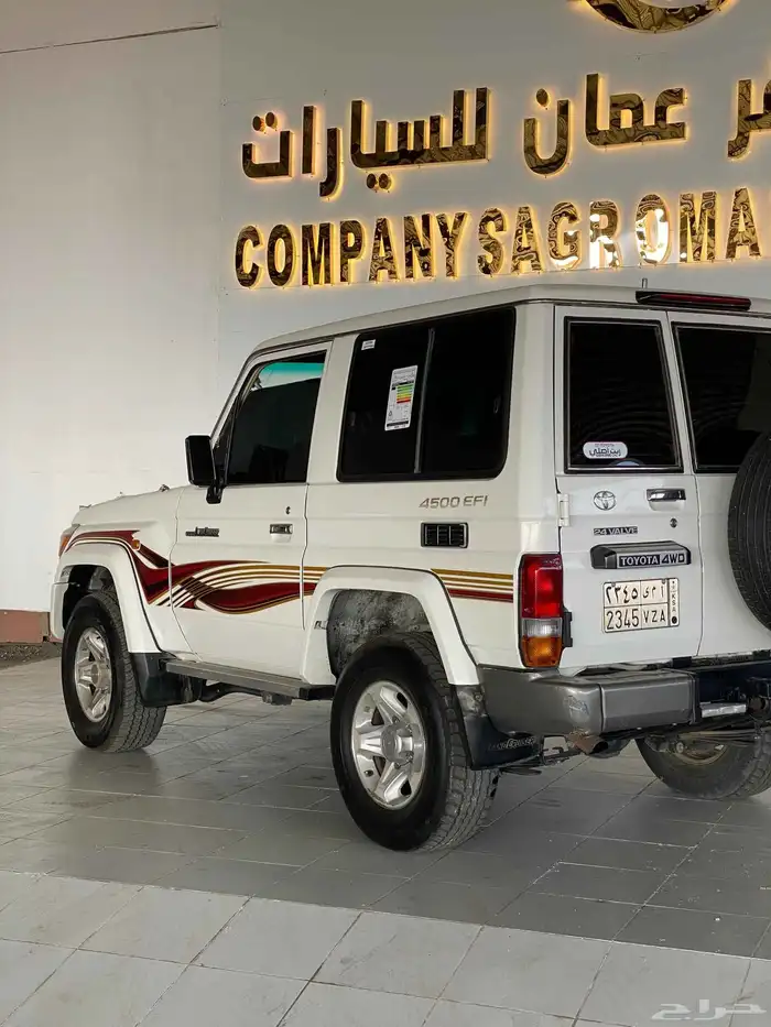 Toyota Land Cruiser Quarter 4