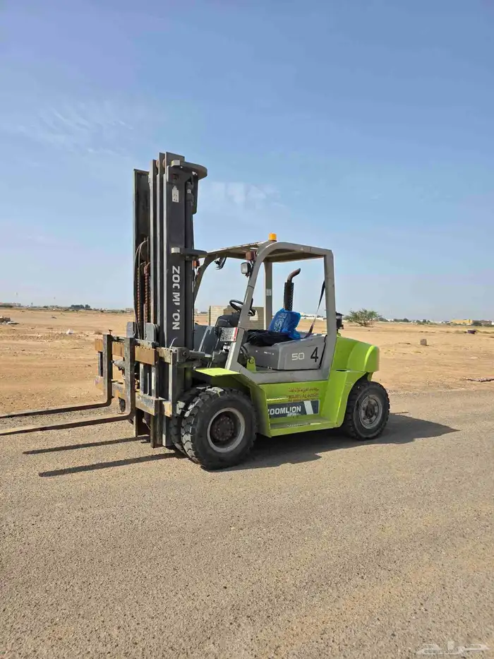 For rent long boom excavator Tires excavator Loader Bobcat 9