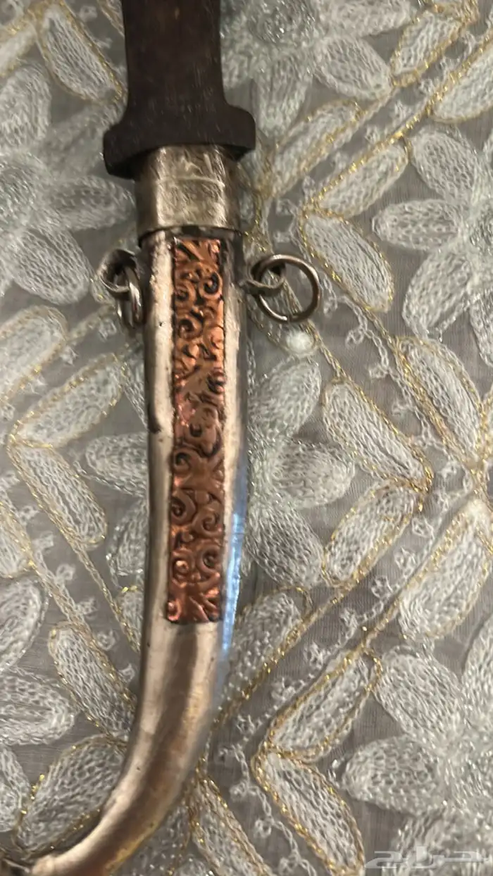 Heritage items dagger and prayer beads 4