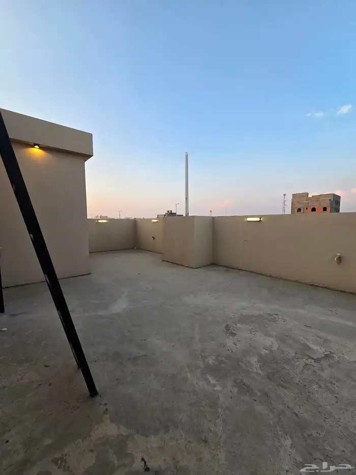 للبيع شقق ارضيه وارواف علويه تشطيب ممتاز 45