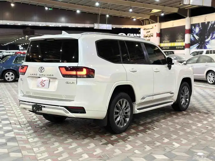 Toyota Land Cruiser L5 2023 Full Option Abdul Latif Jameel 34