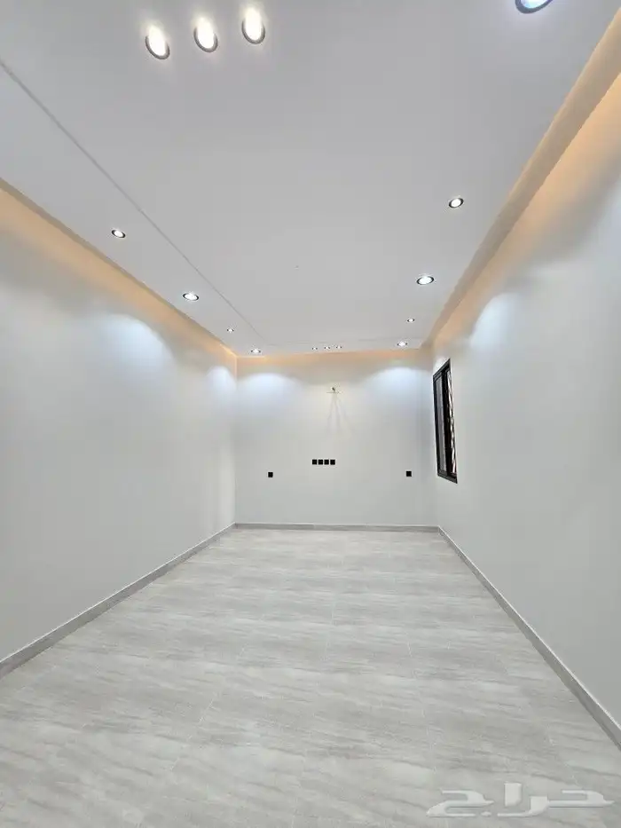 للبيع دور أرضي 6غرف حوش ومدخل سياره مقابل نادي ضمك من550 ألف 12