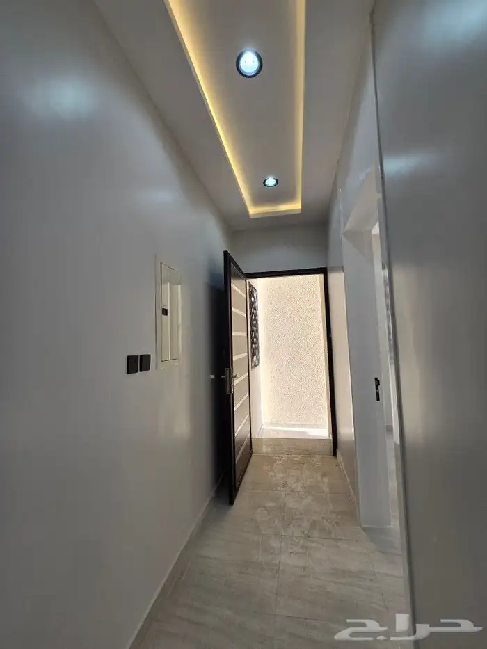للبيع دور أرضي 6غرف حوش ومدخل سياره مقابل نادي ضمك من550 ألف 11