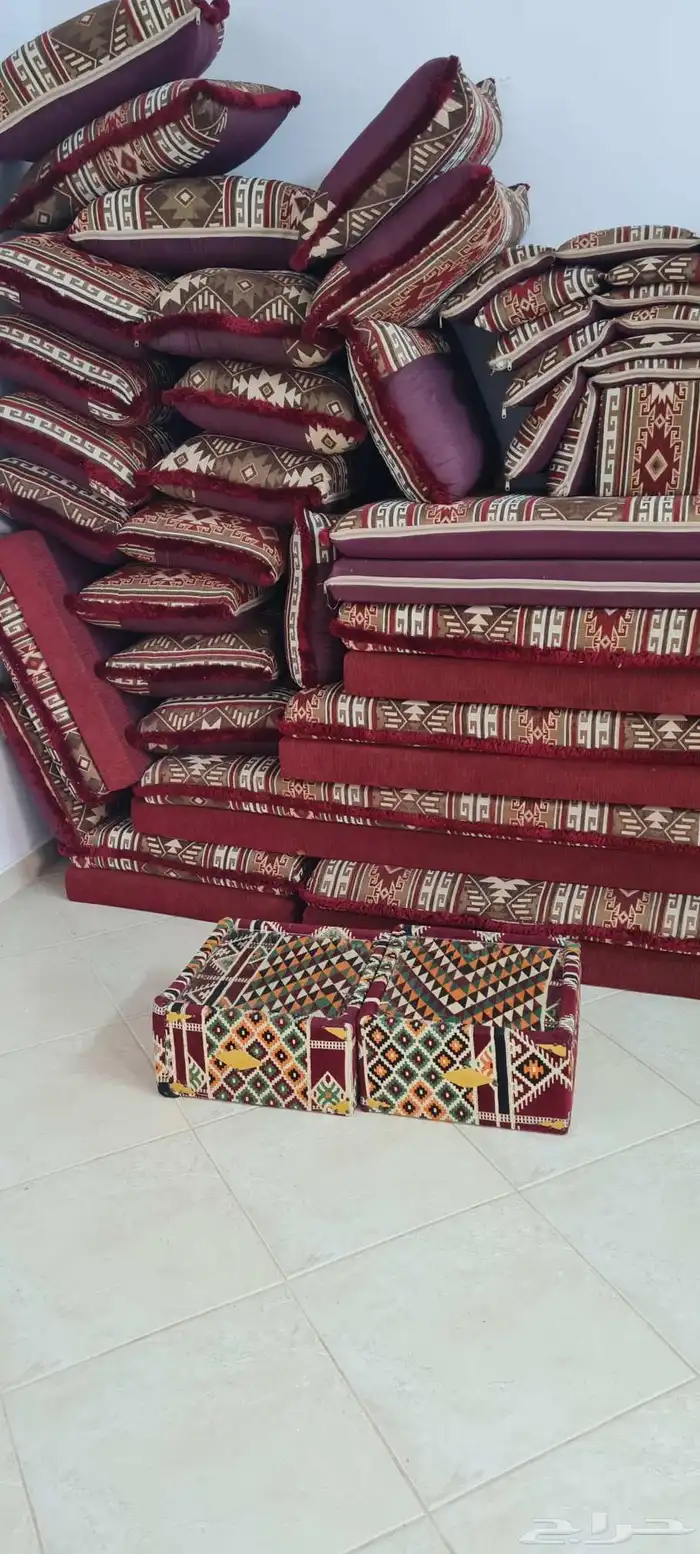 مجلس ارضي تراثي 4.5   4.5 اربعة ونص حالته جيدة 1