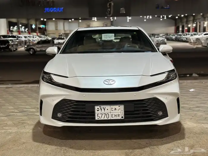 تويوتا كامري 2025 LE بنزين شبه جديد 1