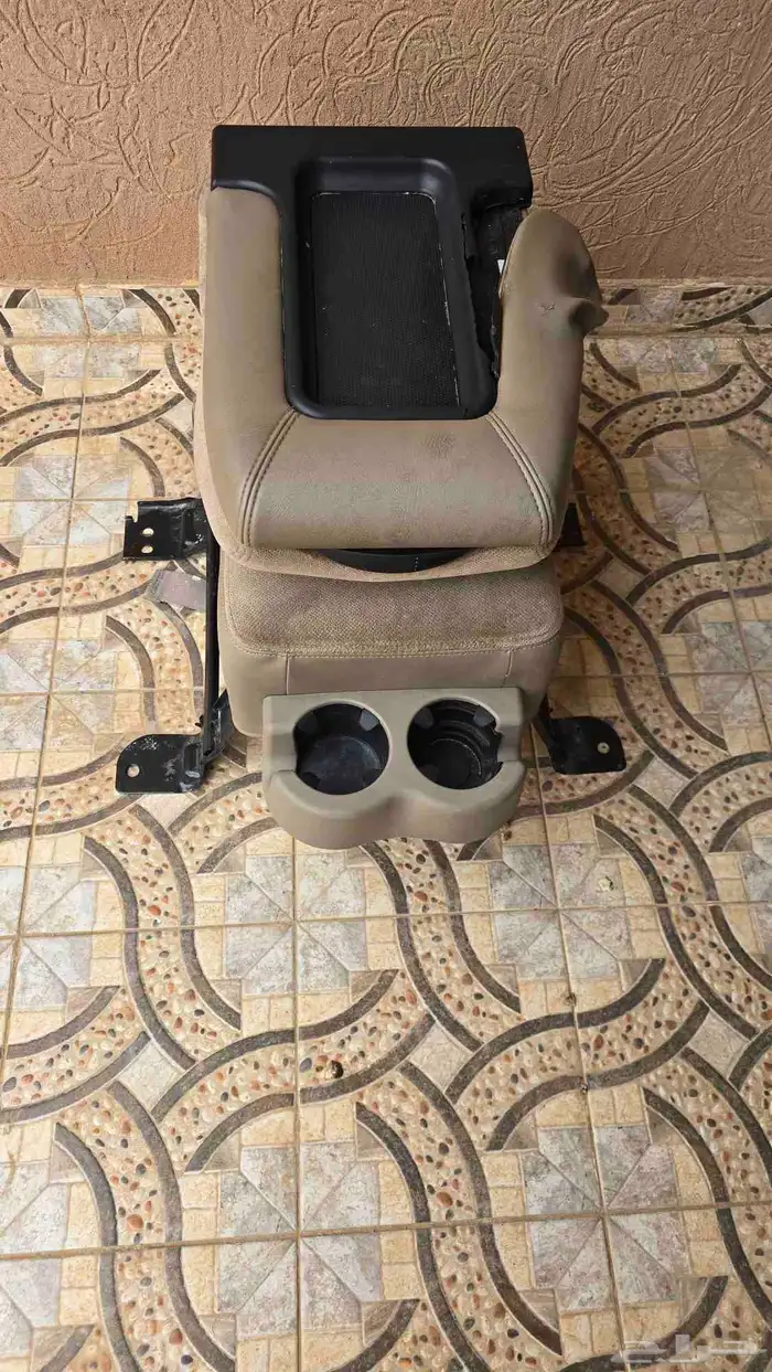 GMC Suburban Armrest 1