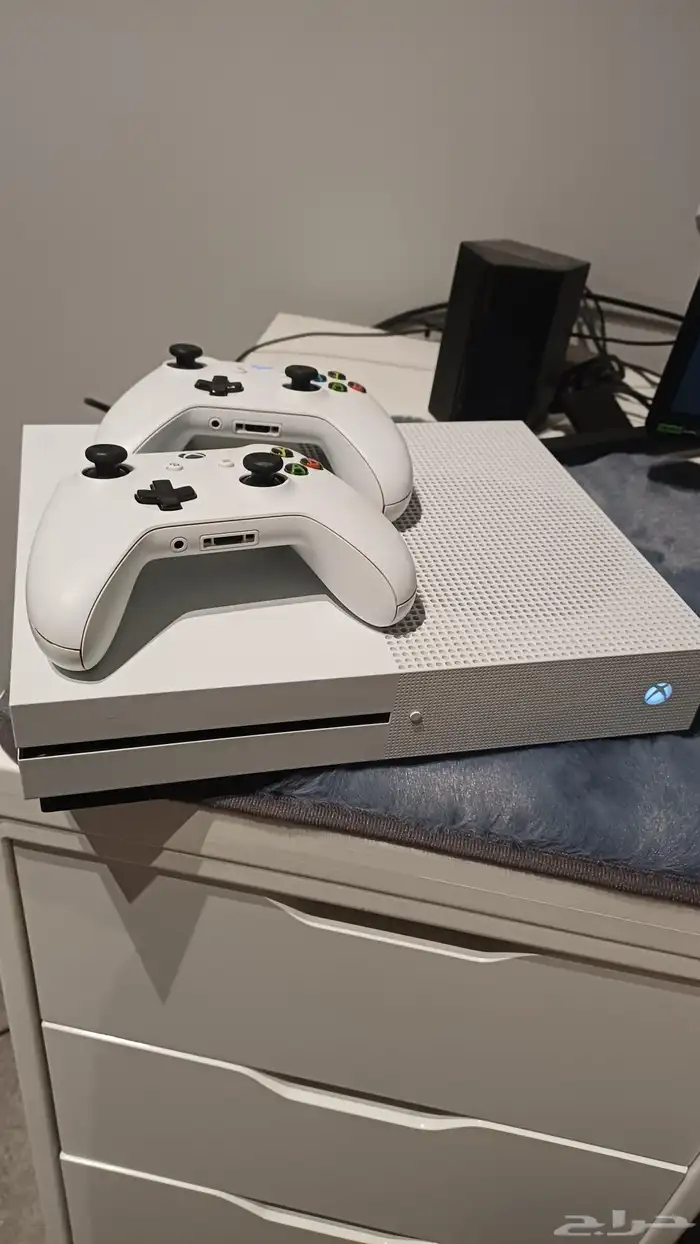 Xbox One S 1TB 2