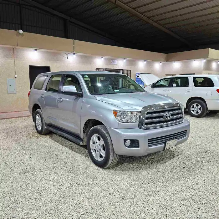 Sequoia SR5 2015 model stored only 17k driven  body and engi 9