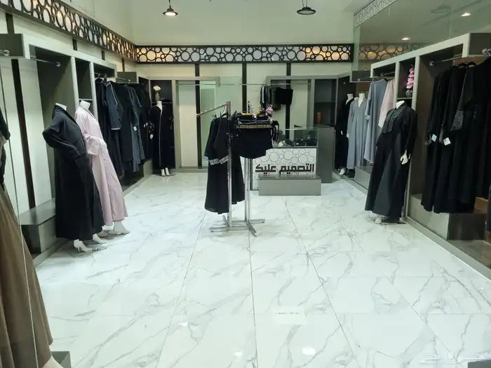 محل عبايات للبيع بجميع اغراضه من بضاعه وديكورات وكمبيوتر 5