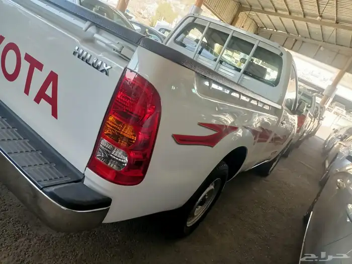 Toyota Hilux 2011 almost like new 5