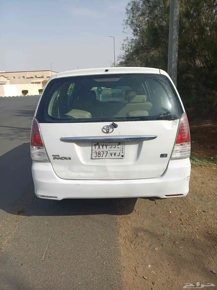 Toyota Innova 2011 Automatic 3