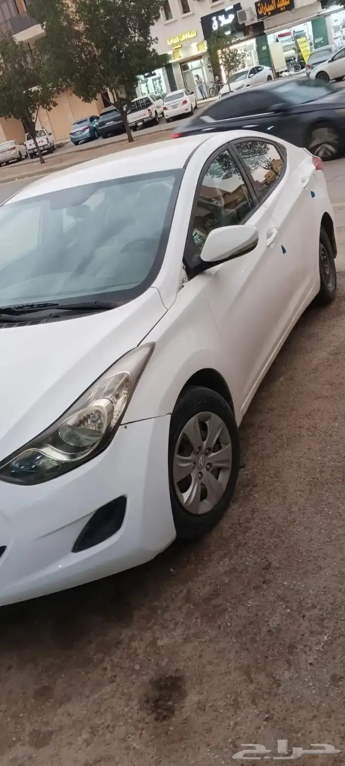 2013 Elantra in excellent condition 2