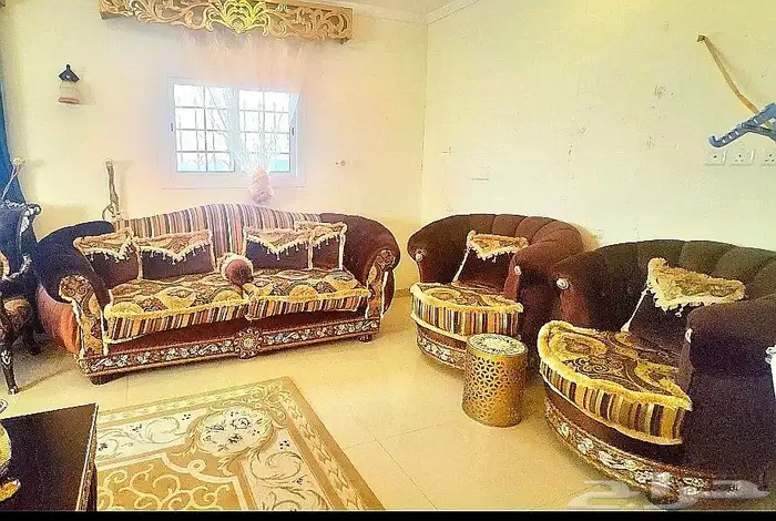 Luxurious guest sofa set large carpet two curtains with carv 12