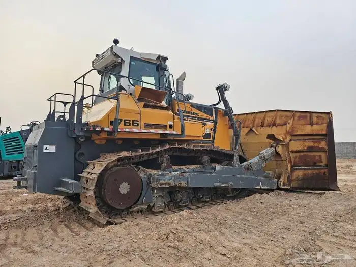 Large bulldozer new model 4