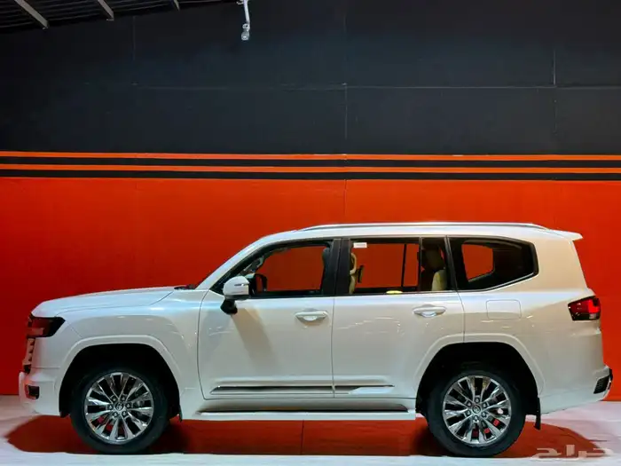 Toyota Land Cruiser 2023 GXR L5 Full Saudi 10