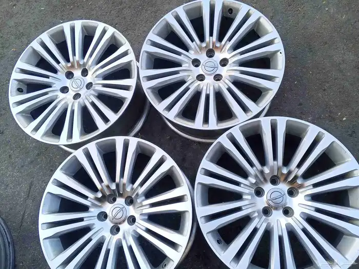 جنوط كرايزلر مقاس 20 أصلي وكاله نظيف مره على الشرط 1