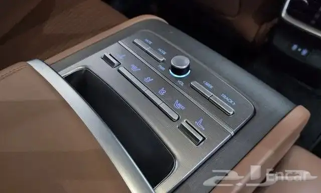 ازيرا جرانديور موديل 2024 سته سلندر كالغرافي 18