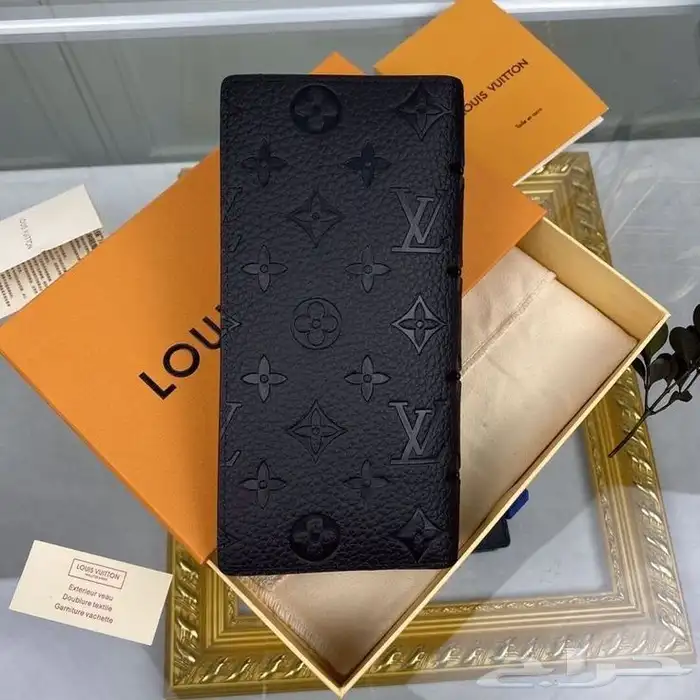 Louis Vuitton wallet 4