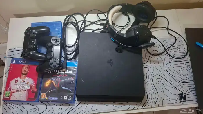 PlayStation 4 Slim 1TB 1
