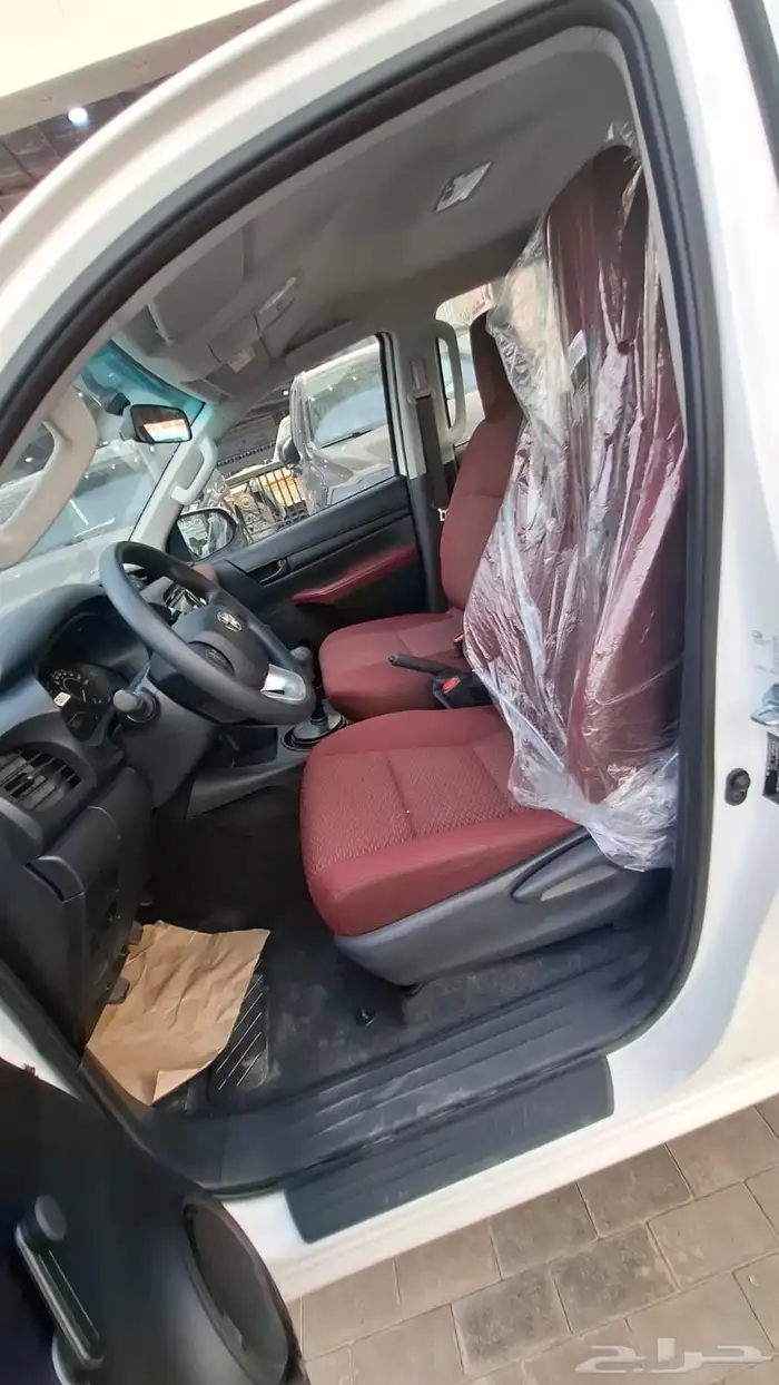 Toyota Hilux Double Cabin DLX4 4 Manual Diesel GCC 2026 Regu 10