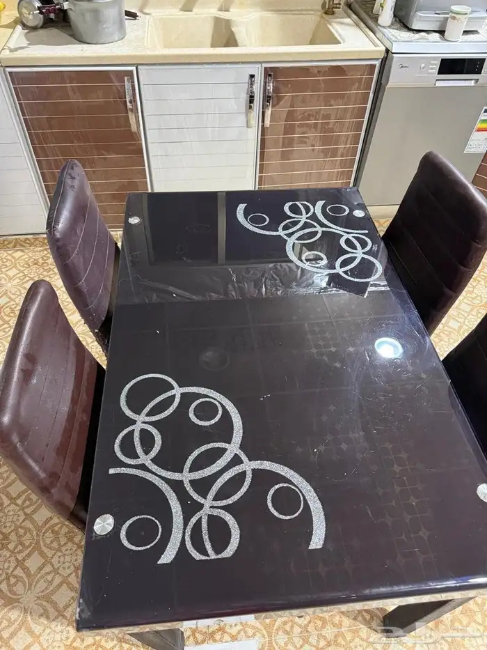 طاولة طعام اربعه اشخاص مع اربعه كراسي 6