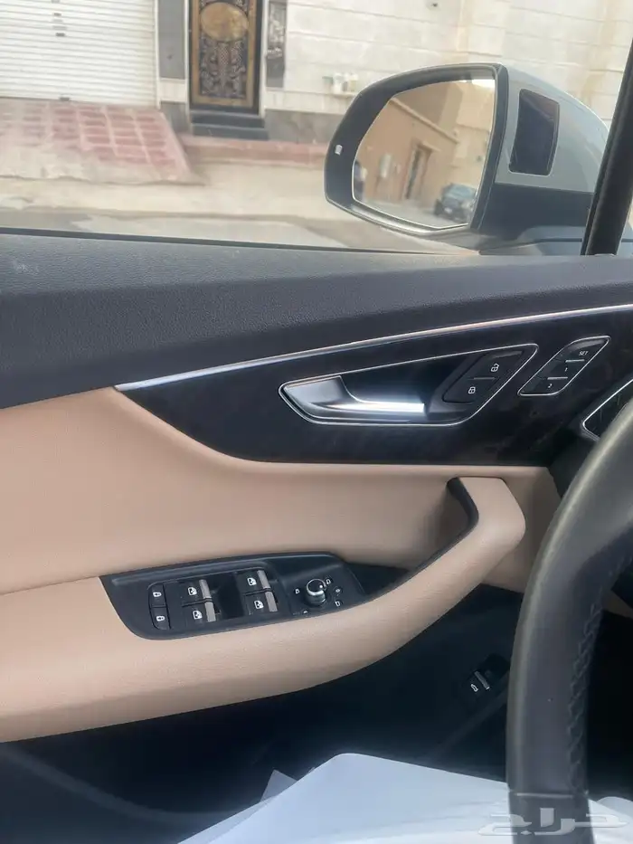 Audi Q7 2023 64k km highest trim in 4 cylinder 30