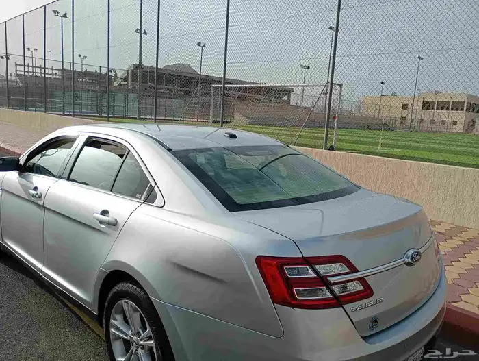 Ford Taurus 2015 SEL 2