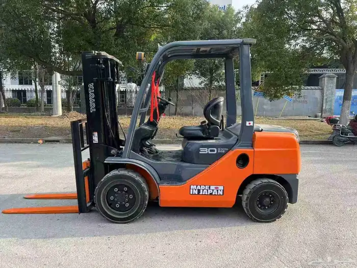 Forklifts cranes for rent 2