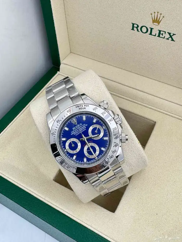 Wide selection of Master Grade Rolex watches with accessorie 6