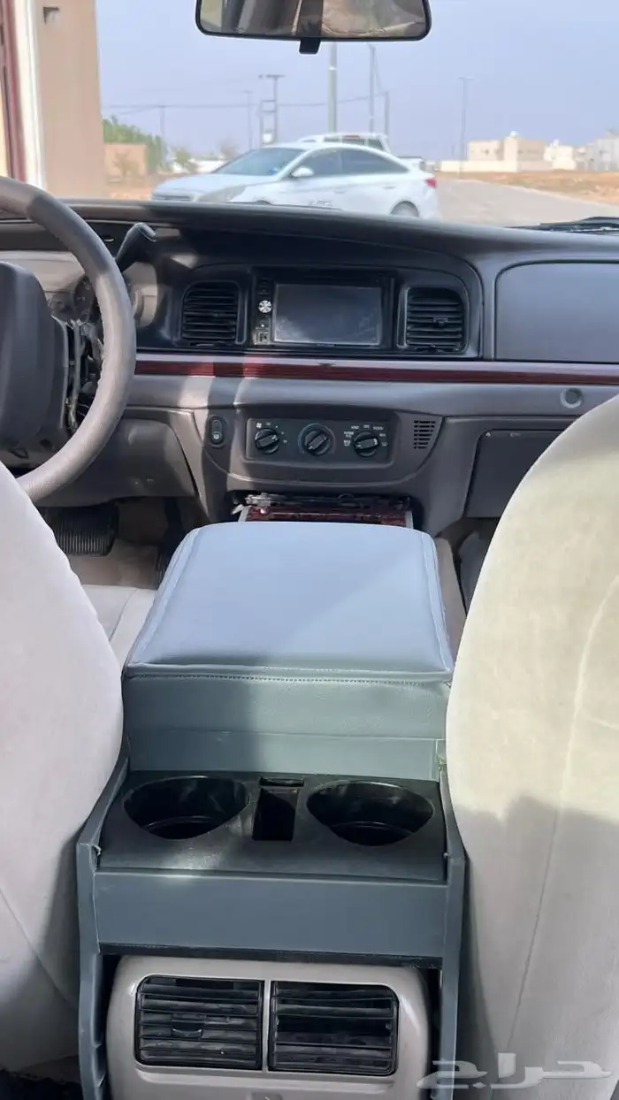 For sale Ford model 2011 driven 445 thousand body repainted 4