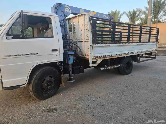 Dina Isuzu with a Danu crane 1
